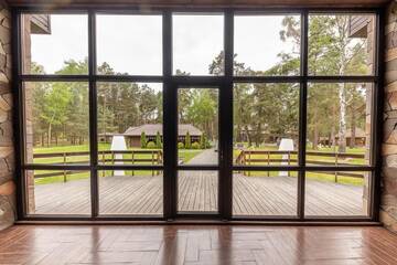 Фото номера Номер Делюкс с 2 кроватями размера «queen-size» Отель Лесная Гавань г. Bug 11